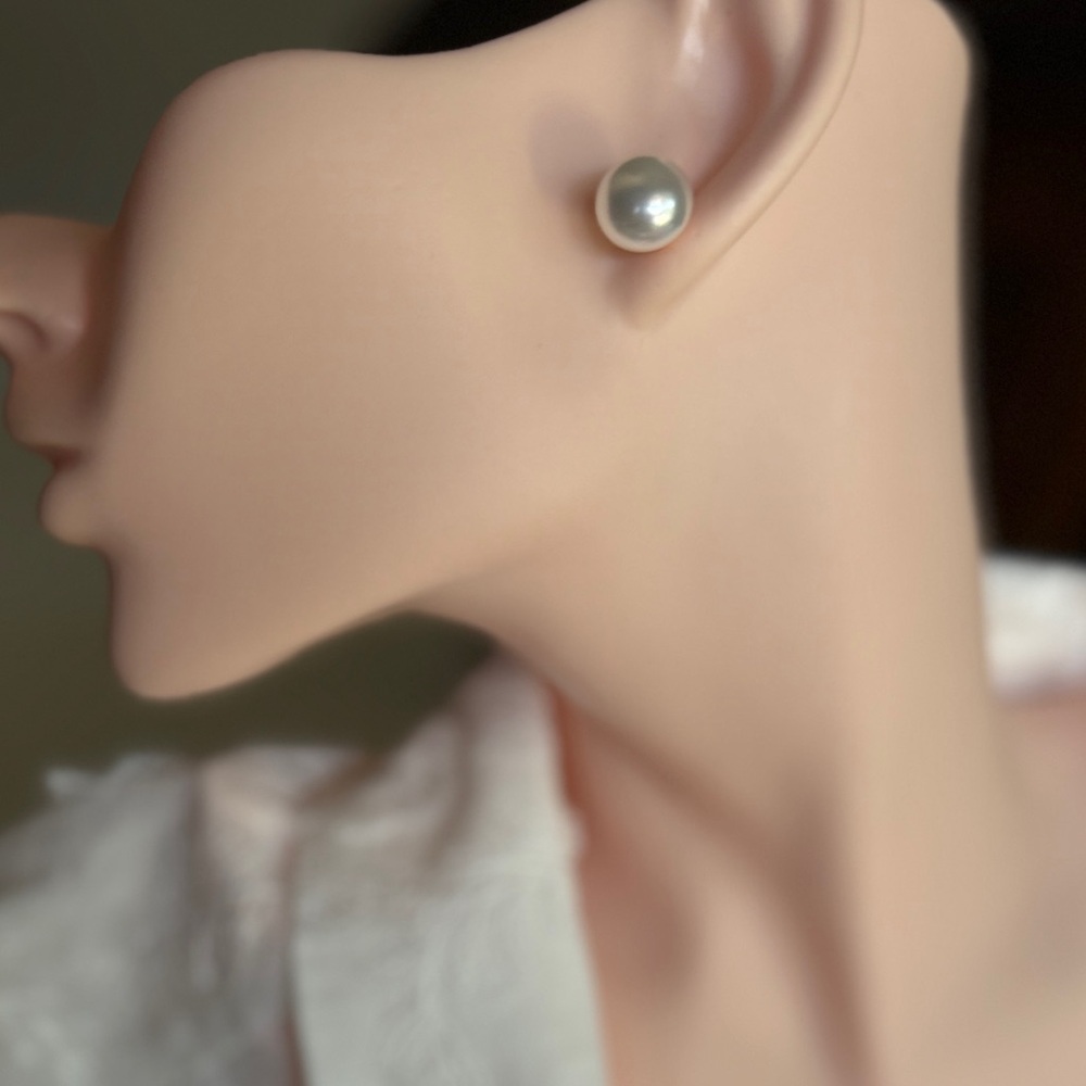 Classic Pearl Stud Earrings ✨ - Picture 4 of 10
